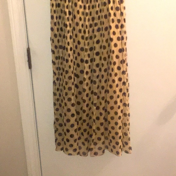 ❤️ COVET PLEATED MAXI DRESS IN COFFEE POLKA DOT - Picture 4 of 8